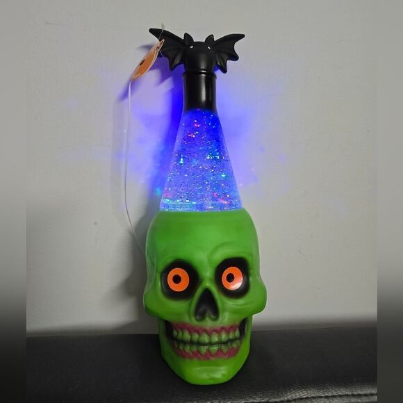 Target Halloween 2024 Hyde & Eek! Halloween Skull Lava Lamp Light, New - Picture 1 of 10